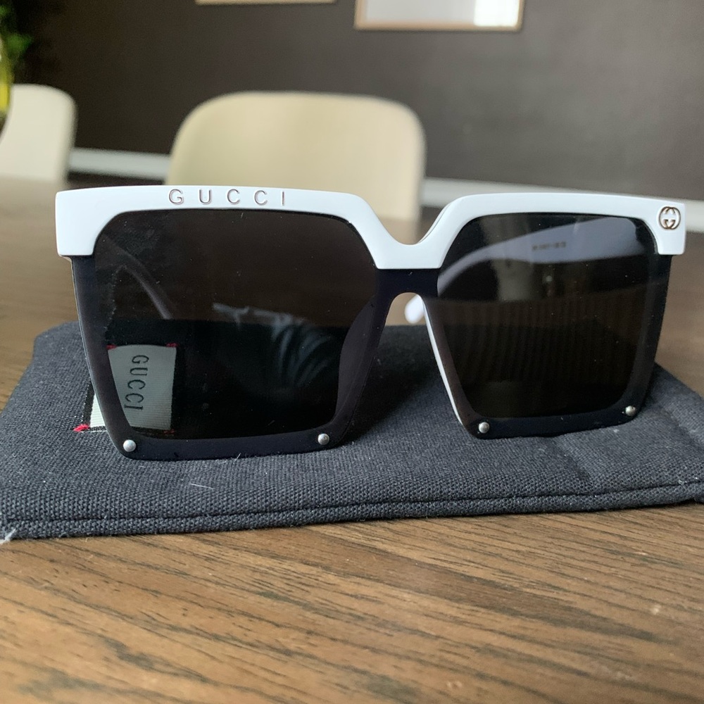 Gucci Square Frame Sunglasses w/ sleeve case